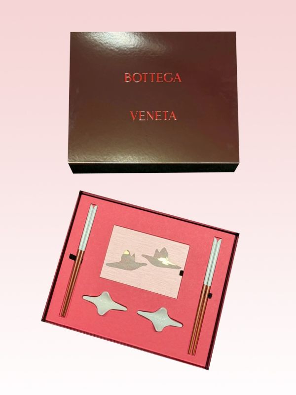 LV-Inspired Creative Display Gift