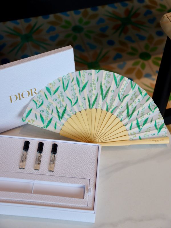  Custom Dior Lily Fans for Singapore Luxury Hotel Gala Dinner &ndash; Bespoke Corporate Gift Case Study
